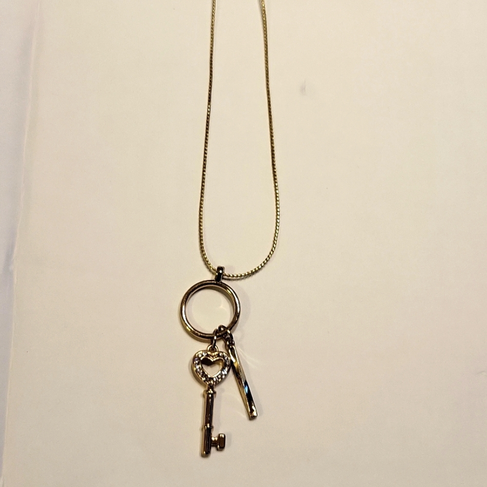 Mary Kay adjustable length gold key necklace